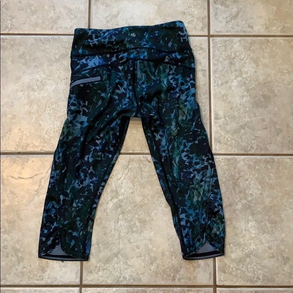 Lululemon crops - Picture 2 of 2